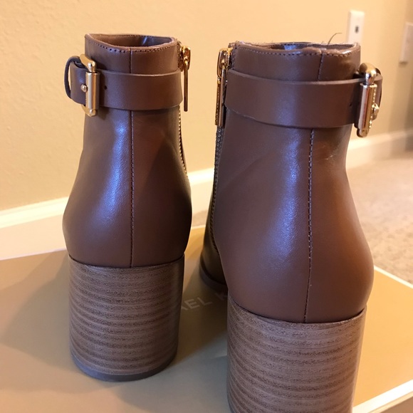 MICHAEL KORS Leather Ankle Boots - Picture 5 of 7